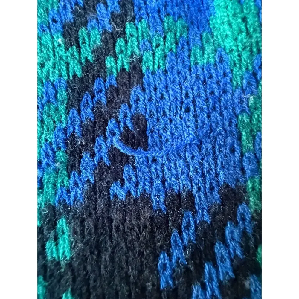 Vintage King’s Court Blue Green Plaid V Neck Knit Sweater Men’s L
